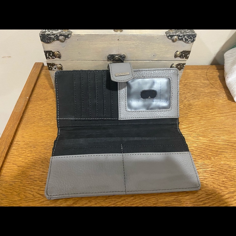 Wallet by Relic - Picture 2 of 3